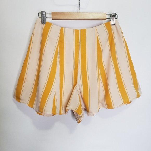 Love, fire vertical stripe high waist shorts - Picture 3 of 5